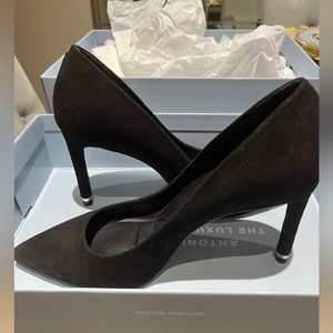 Antonio Melani Black suede shoes size 7.